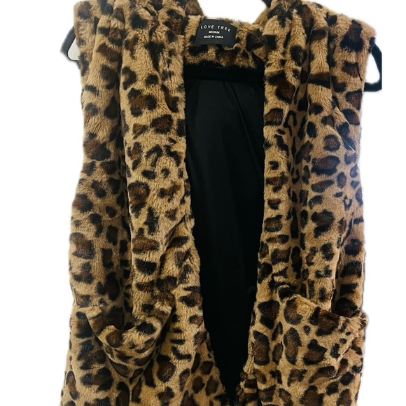 Love Tree Leopard Print Faux Fur Vest - Picture 3 of 5